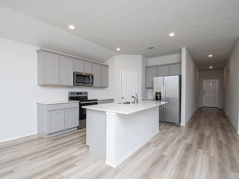 10009 Avendesora Rd — Photo 2