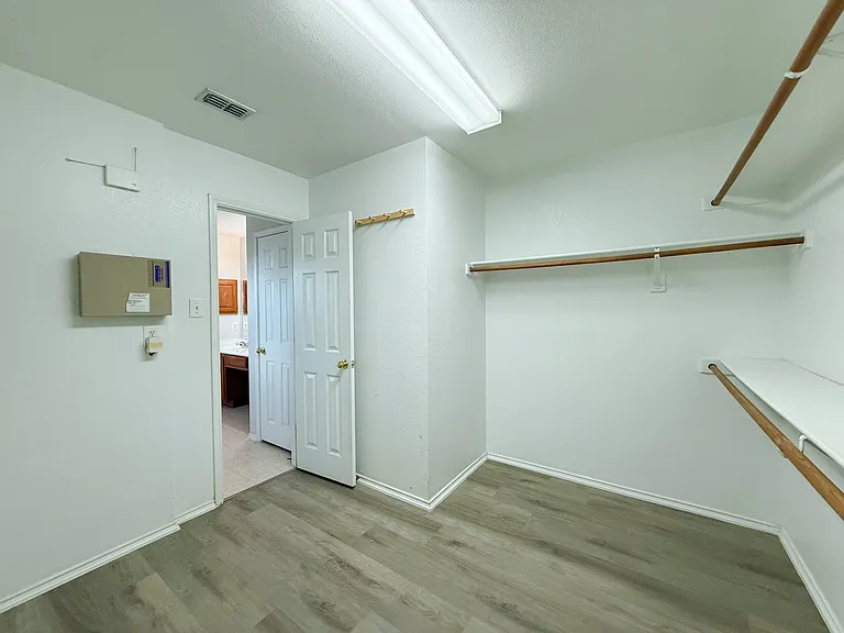 1916 Silver Leaf Dr — Photo 37