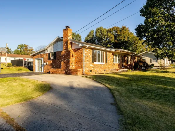 802 9th St, Shenandoah, VA 22849