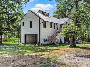 10423 Deer Lake Lodge Rd #B, Montgomery, TX 77316
