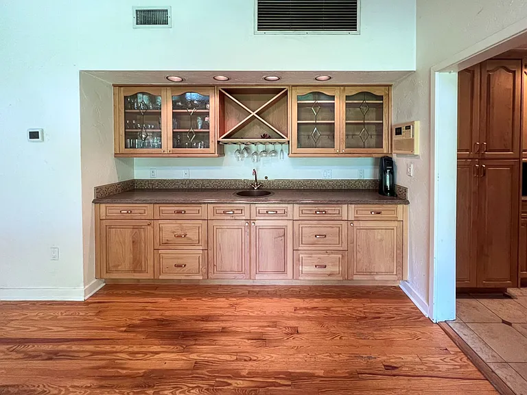 411 NW 26th St — Photo 11
