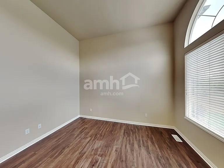 917 W Longleaf Dr — Photo 7