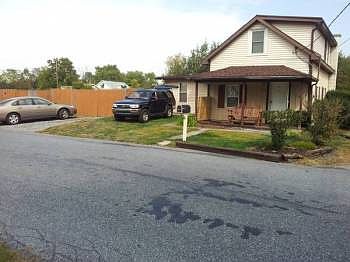 2nd image of 135 Peach St