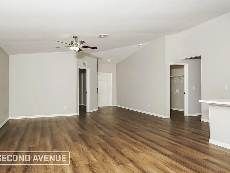 678 Rutland Cir — Photo 4