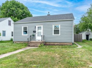 2624 College Ave, Davenport, IA 52803