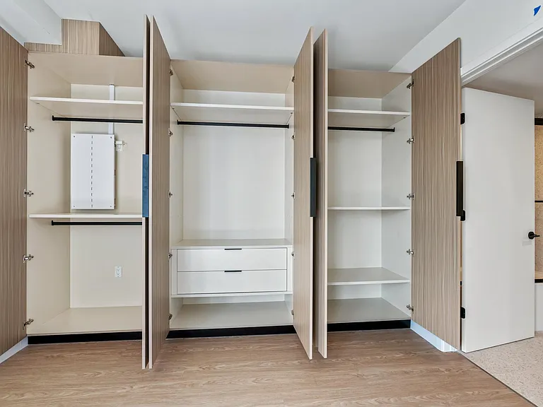 Venue Residences — Photo 50