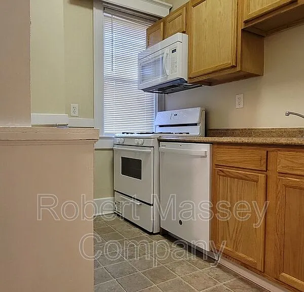 103 S Bayly Ave #2 — Photo 6