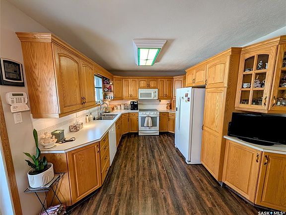 4th image of 806 Graham ROAD