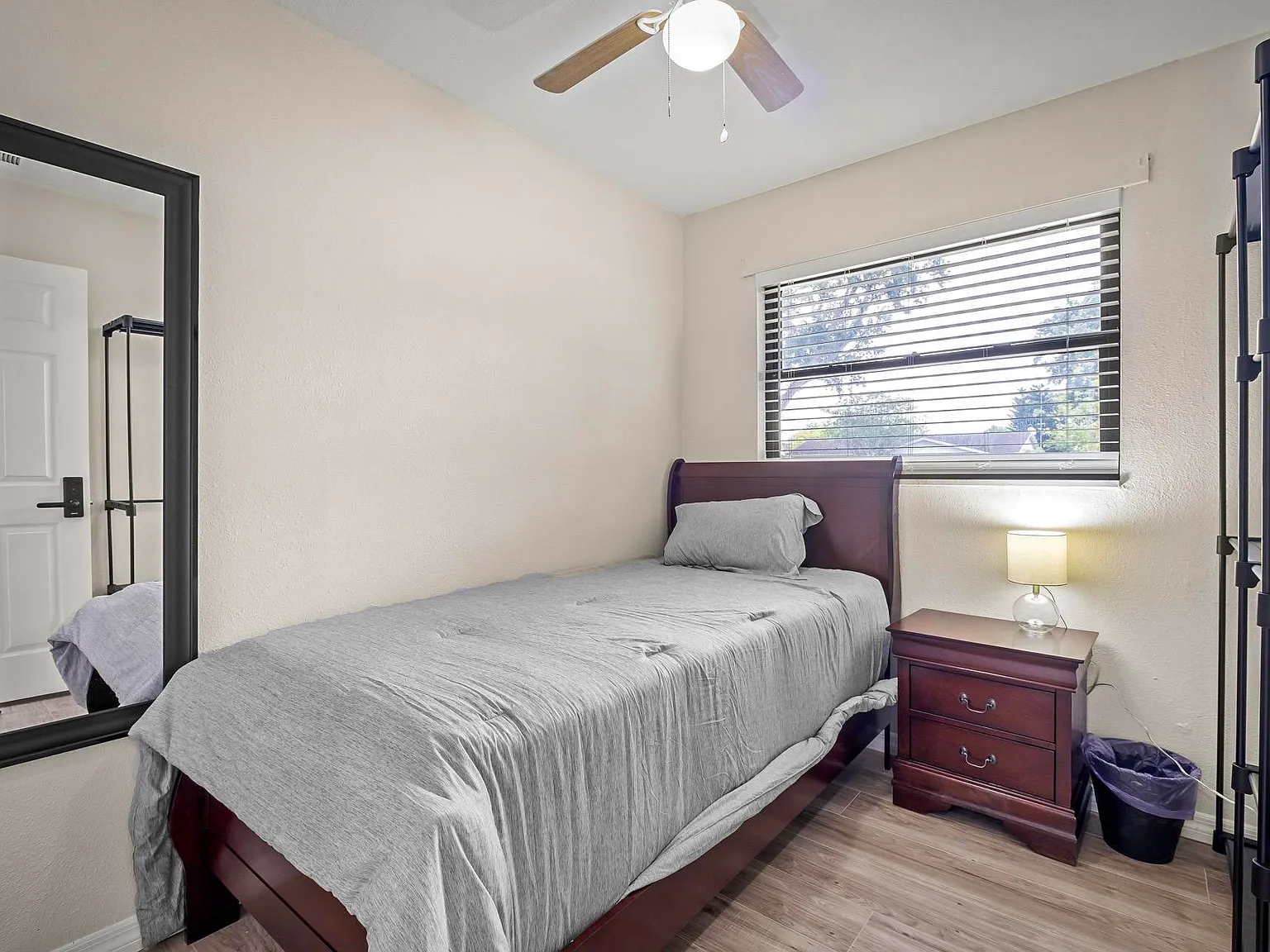 4 bed, 2.5 bath, 1248 sqft, $901 — Photo 1