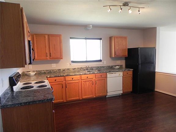 5th image of 2601 Hidden Valley Dr