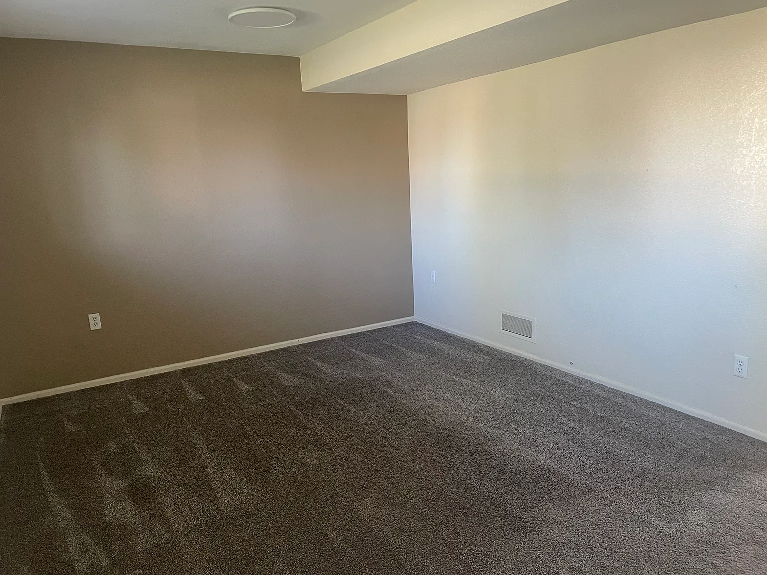 3 bed, 1372 sqft, $2,400 — Photo 4