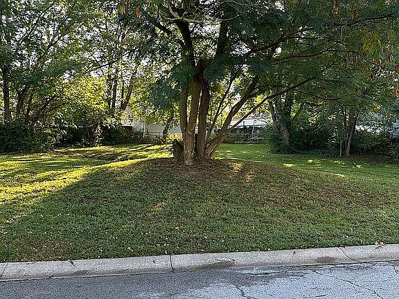 5th image of 1927 S Belmont Blvd
