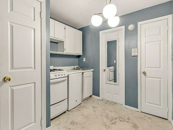 4th image of 50 Greenwich Ave #5B