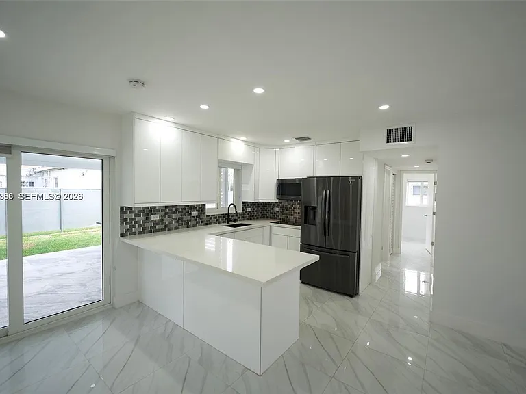 10381 SW 32nd St — Photo 5