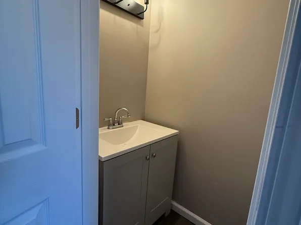 35 Sunnycrest Dr, Cecil, PA 15321