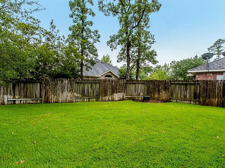 11 Fair Light Ct — Photo 33