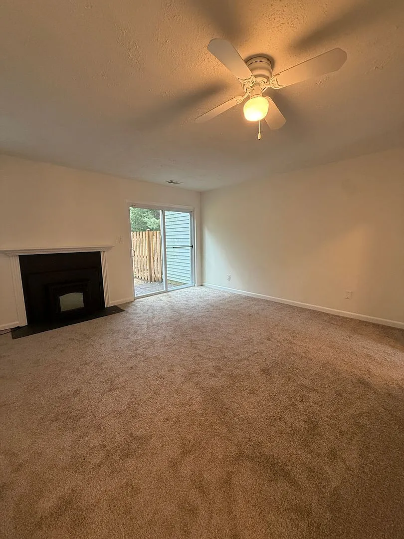 Spacious End-Unit Townhome with Fenced Yard Near APG & I-95 — Photo 2