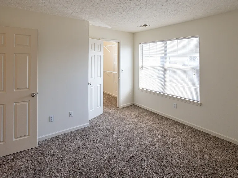 Burberry Place Apartments — Photo 15