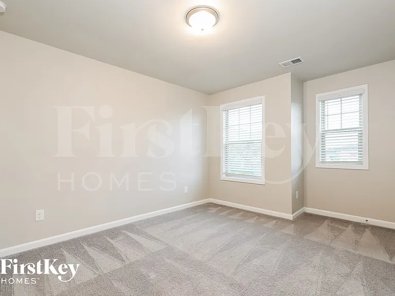 3628 Moon Crest Dr — Photo 10