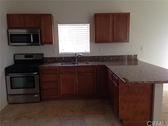 Kitchen bar/breakfast area 