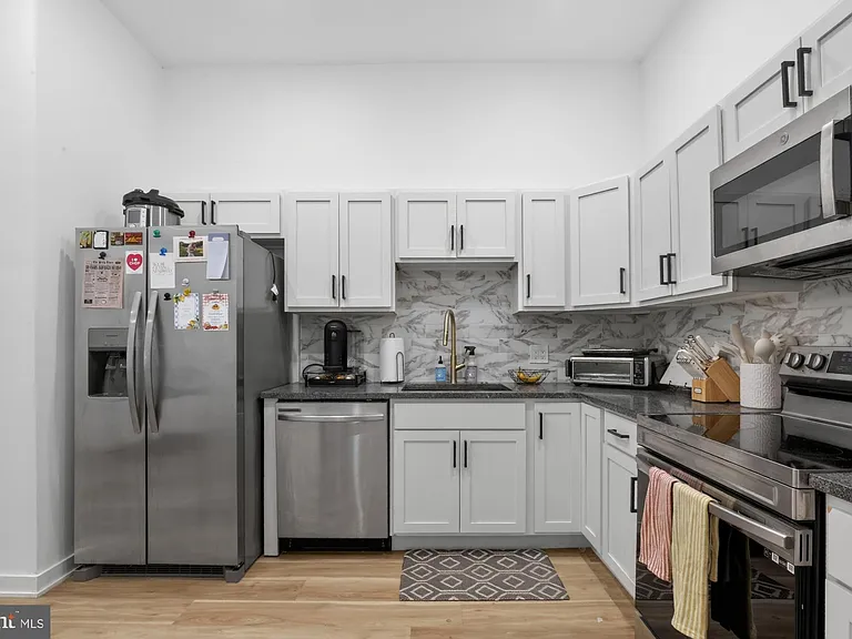 1415 Locust St #402 — Photo 9