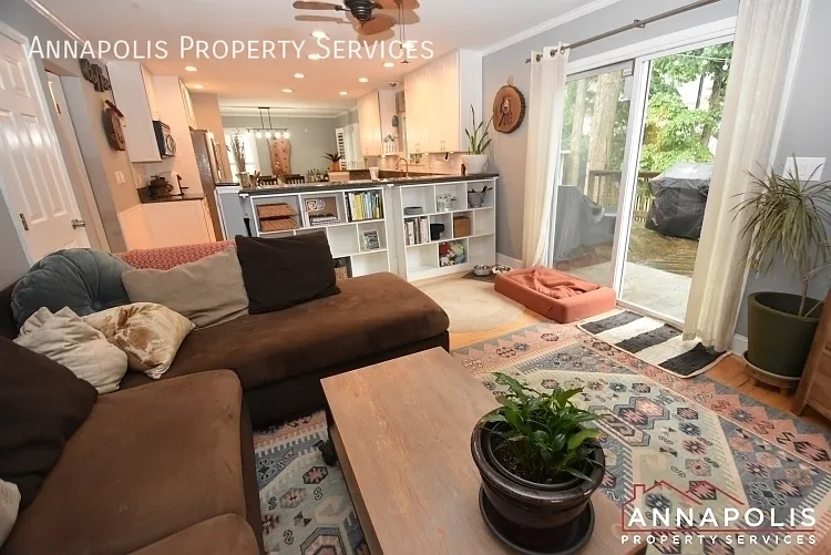 449 Alfreton Ct — Photo 8