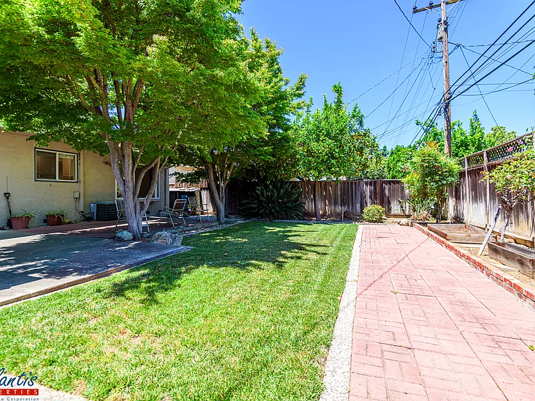 2566 Fairglen Dr — Photo 20