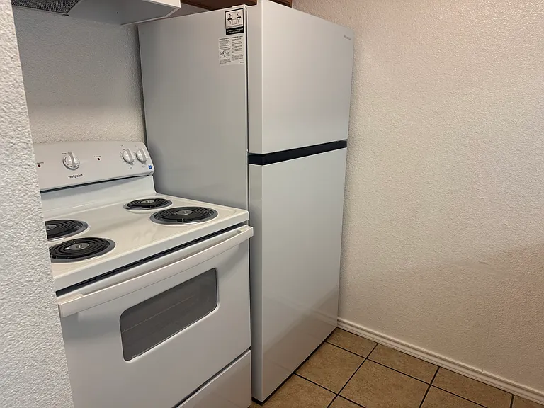 2108 N Edwards Ave #9 — Photo 5