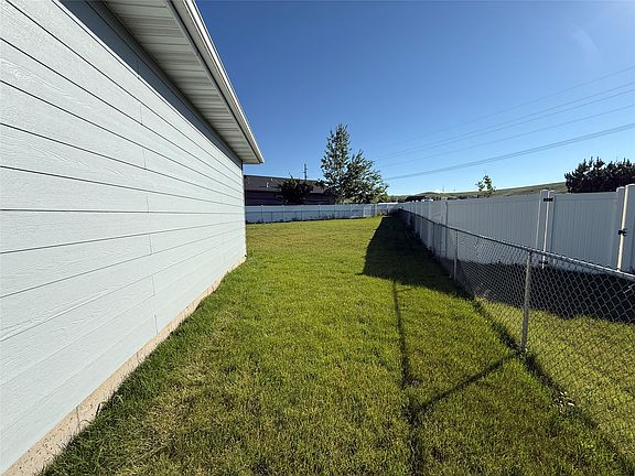 3rd image of 1328 Alpine Dr