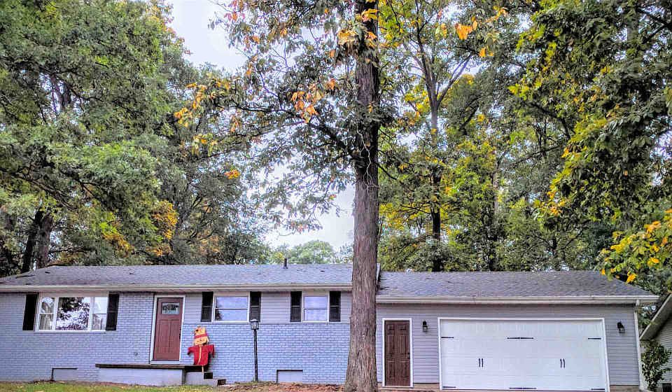 1st image of 204 Oakwood Dr