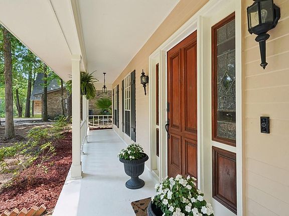 4th image of 208 Evangeline Dr