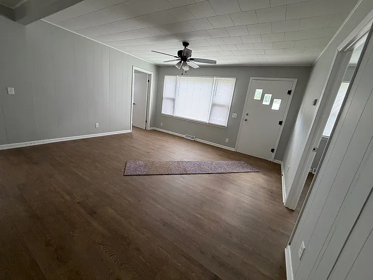 907 Merrill Ave — Photo 14
