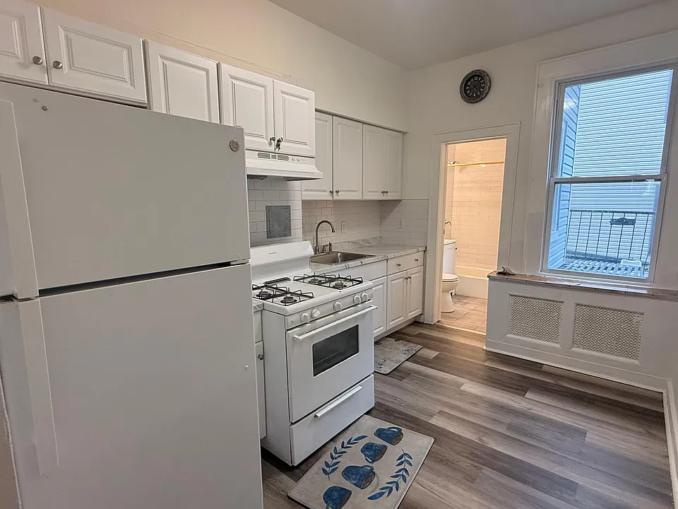 1006 Summit Ave #29E