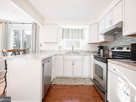 3rd image of 925 Richwood Rd