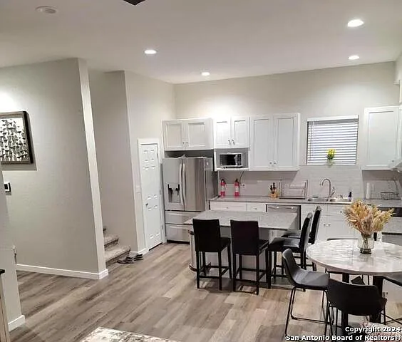 4 bed, 3.0 bath, 3852 sqft, $2,700 — Photo 3