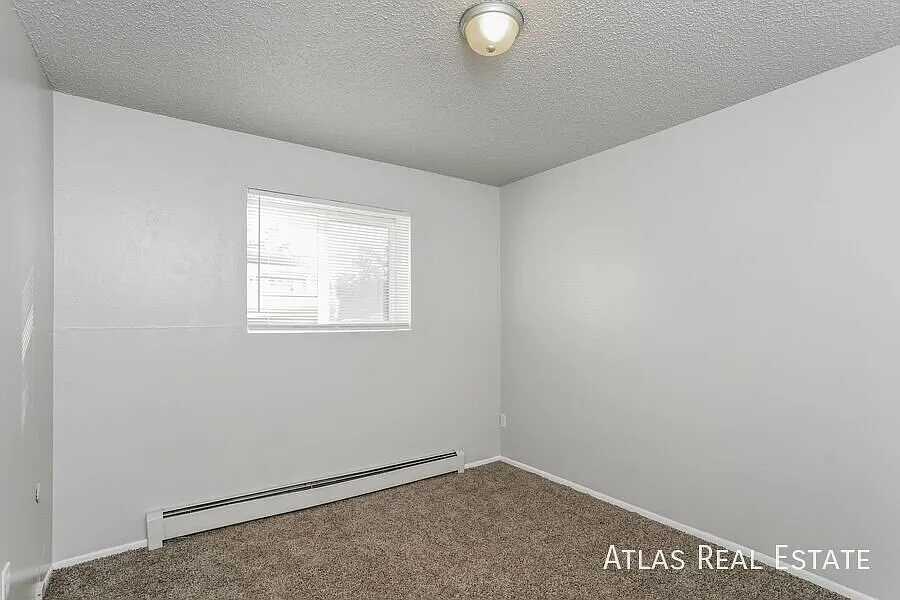 1931 Henderson Ave — Photo 3
