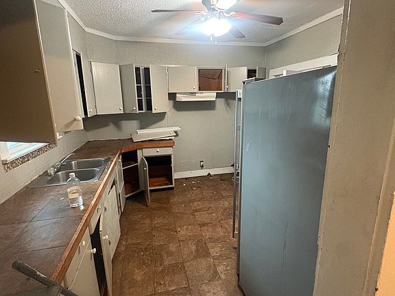 2nd image of 709 W Ash St