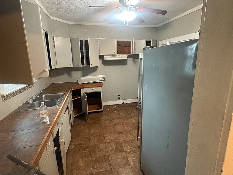 709 W Ash St — Photo 2