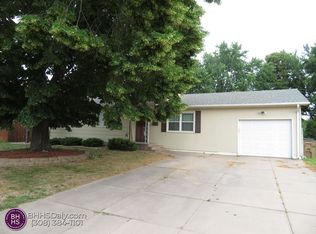 910 E Oklahoma Ave, Grand Island, NE 68801