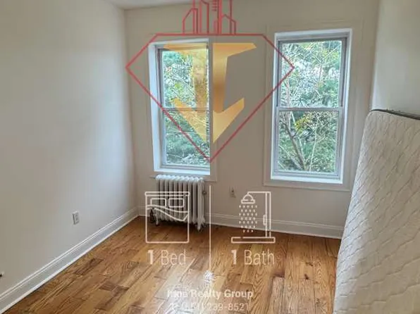 385 Danforth Avenue image 4 of 11