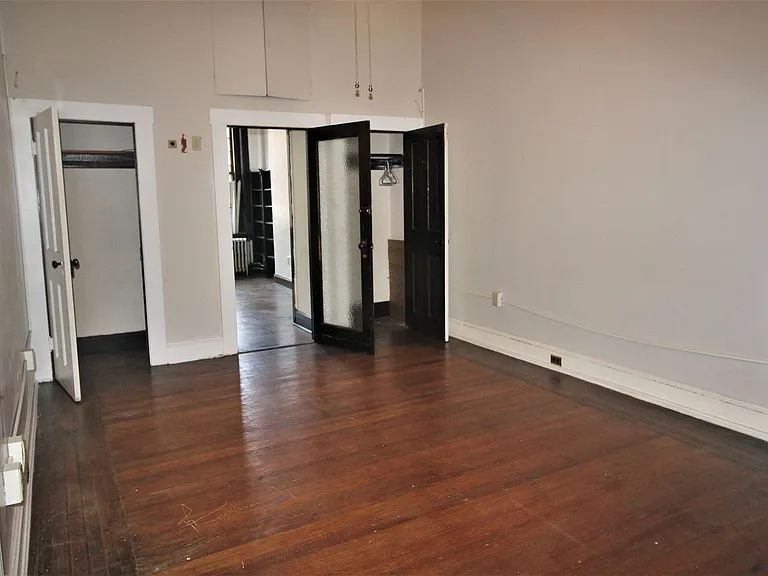 2125 Saint Paul St — Photo 12