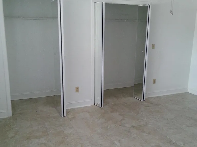 1ST FLOOR MASTER HUGE CLOSETS