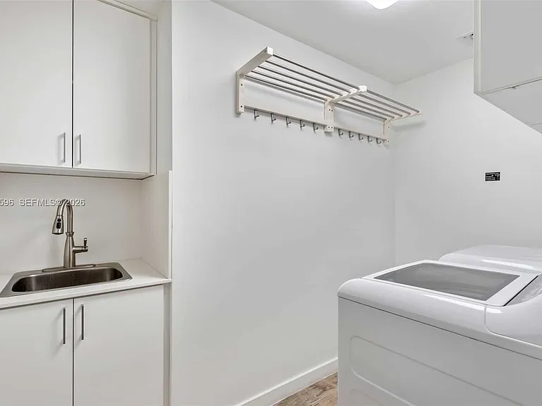 650 NE 32nd St #Penthouse 5201 — Photo 11