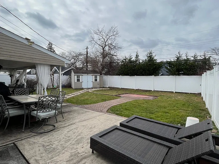 20 Quaker Ln — Photo 15