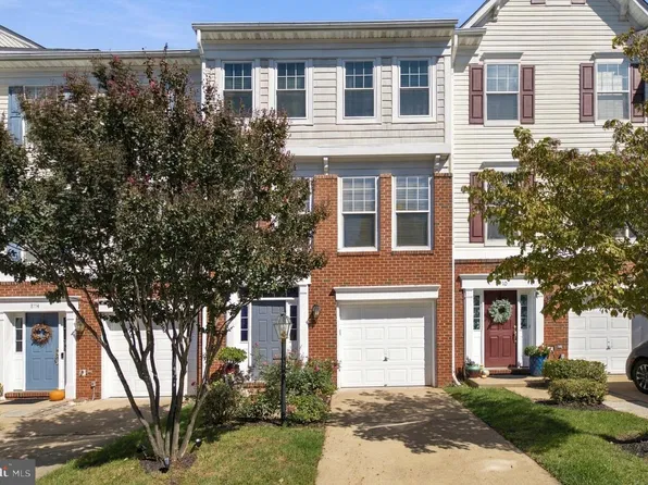 8112 Rainwater Cir, Manassas, VA 20111