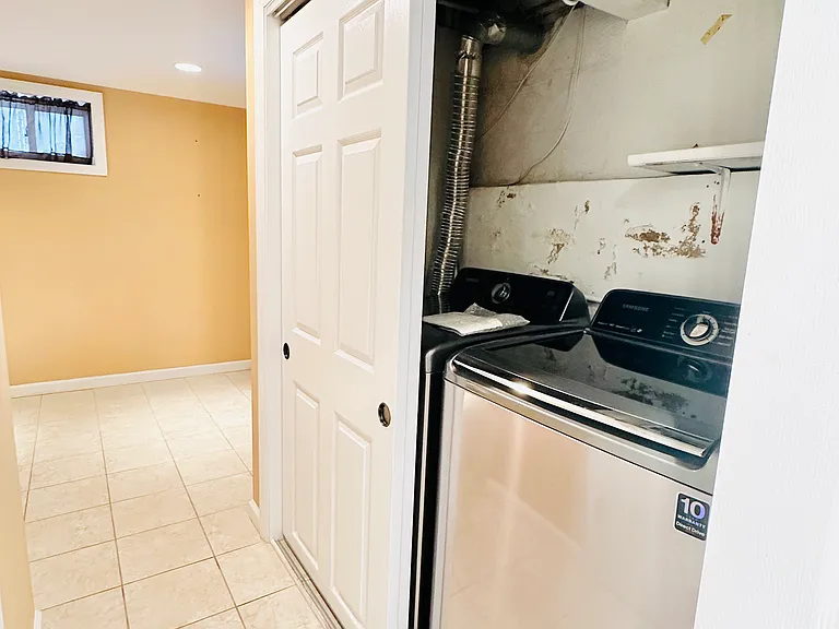 492 Lynn St — Photo 13