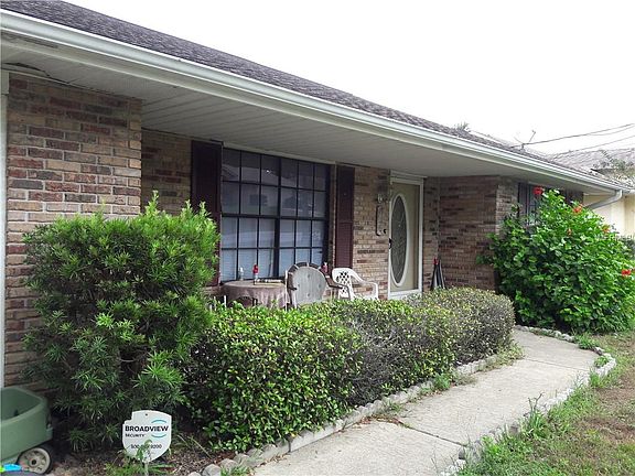 2nd image of 826 N Fairbanks Dr