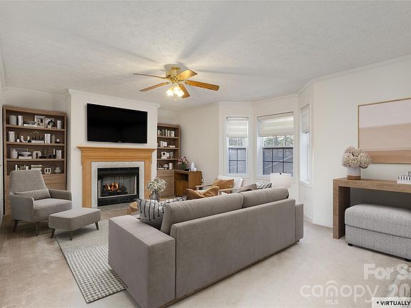 4th image of 135 Reservoir Dr