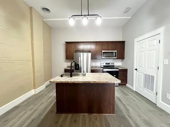 322 S Locust St APT 3, Delavan, IL 61734