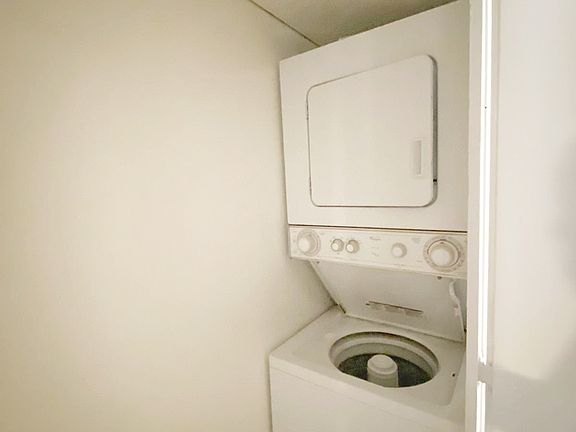 4th image of 126 N Catalina St #8